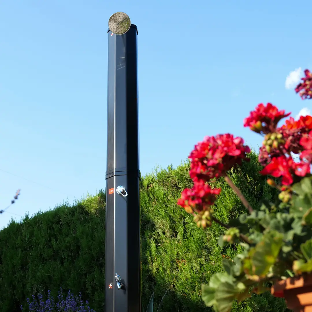 Solarni tuš 60 l sa slavinom za pranje nogu crni E-112