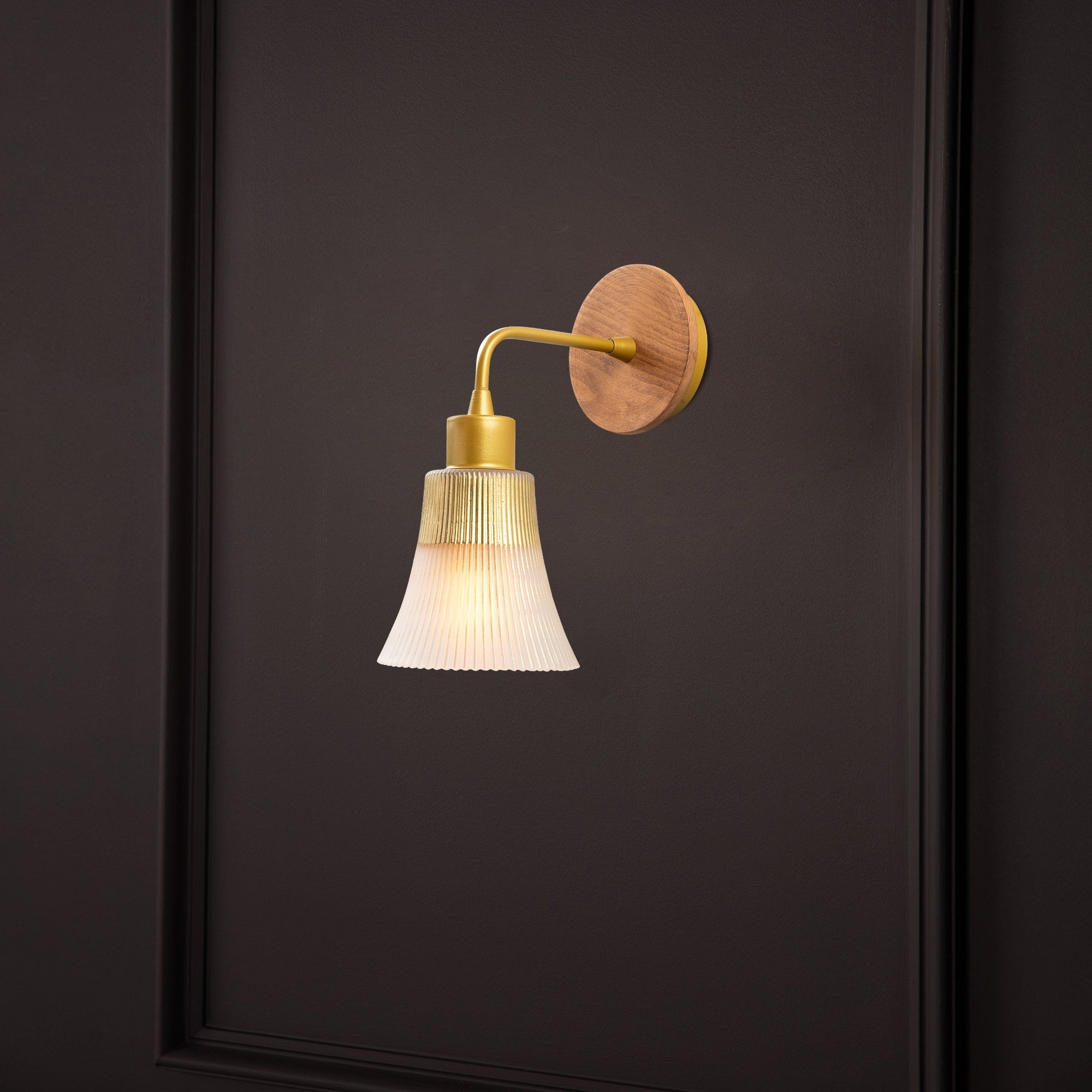 Zidna lampa Foca - N-131 Zlatna