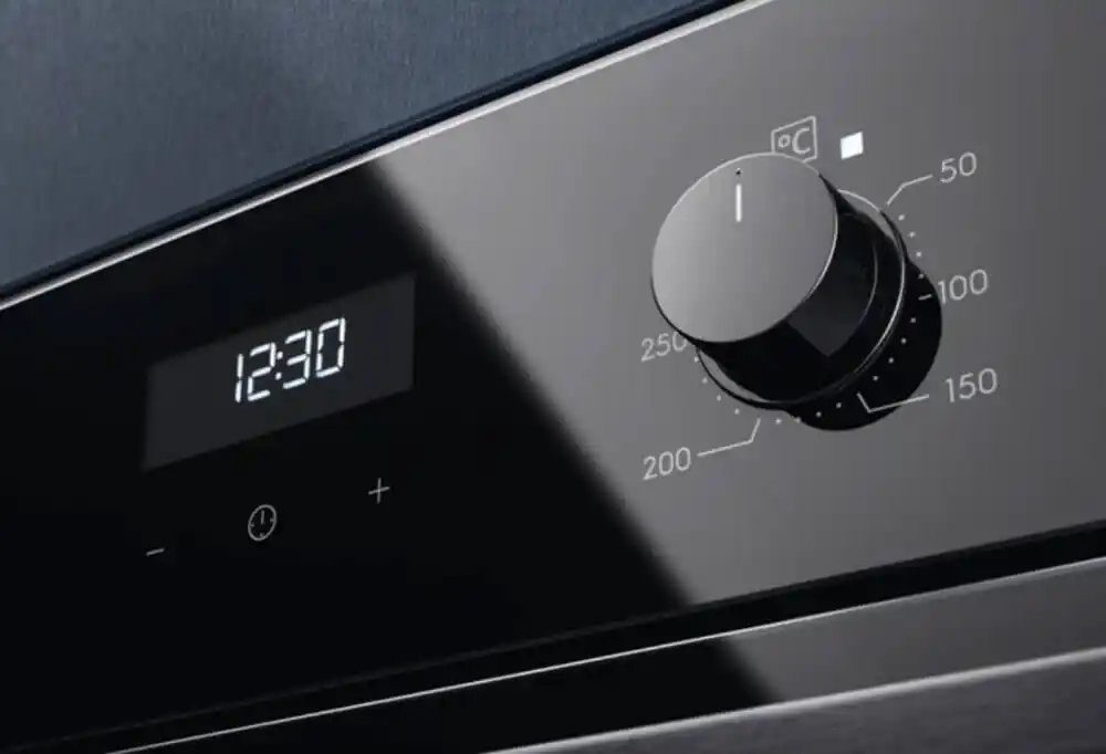 Ugradna rerna Electrolux EOF5C50BZ multifunkcionalna/zapremina 65l/ display