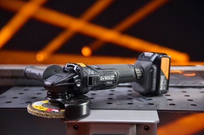 DeWALT aku ugaona brusilica DCG45MP2T