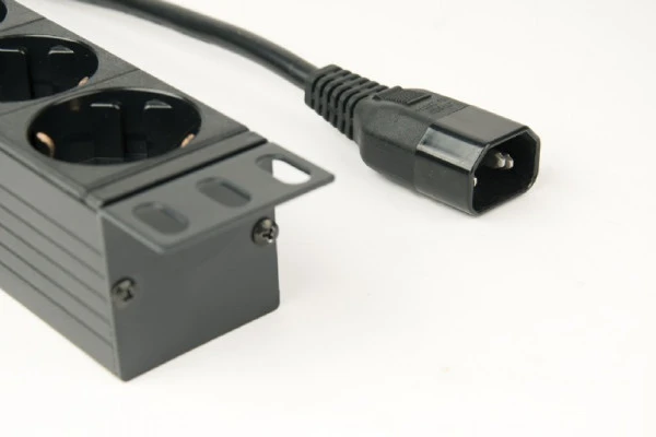 EG-PDU-014-C14 Gembird C14 Produzni kabl sa zastitom 8 uticnica 10A, PDU 1U 3M