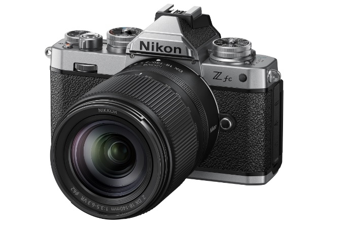 NIKON fotoaparat Zfc silver + 18-140 f/3.5-6.3 VR